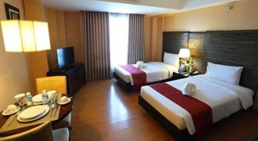 Lancaster Hotel Mandaluyong Exterior foto